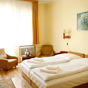** Hotel Bara Junior Hungría