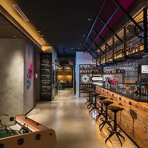 moxy-osaka-honmachi.hotels-osaka.net/
